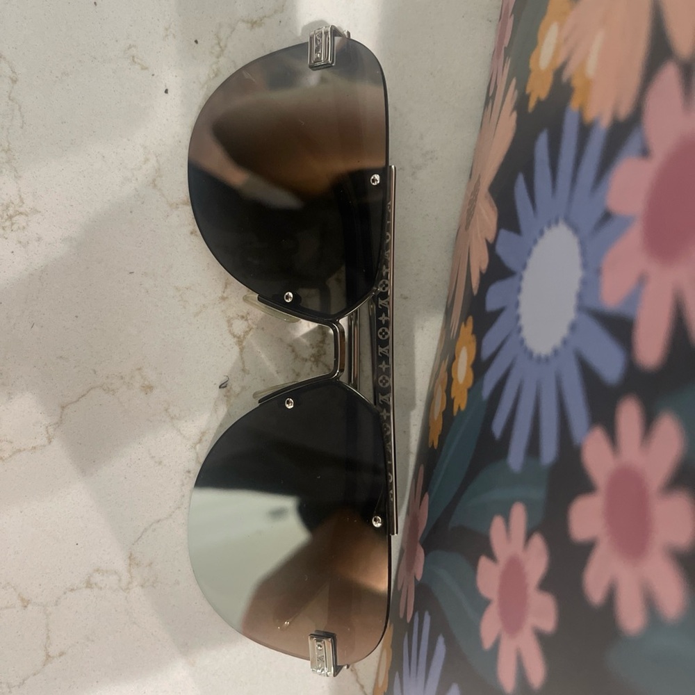 Louis Vuitton Ash Sunglasses - Picture 2 of 4
